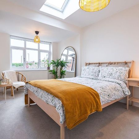 Nature Inspired Bungalow With 3 Rooms - 10 Mins From Manchester Airport Timperley Εξωτερικό φωτογραφία