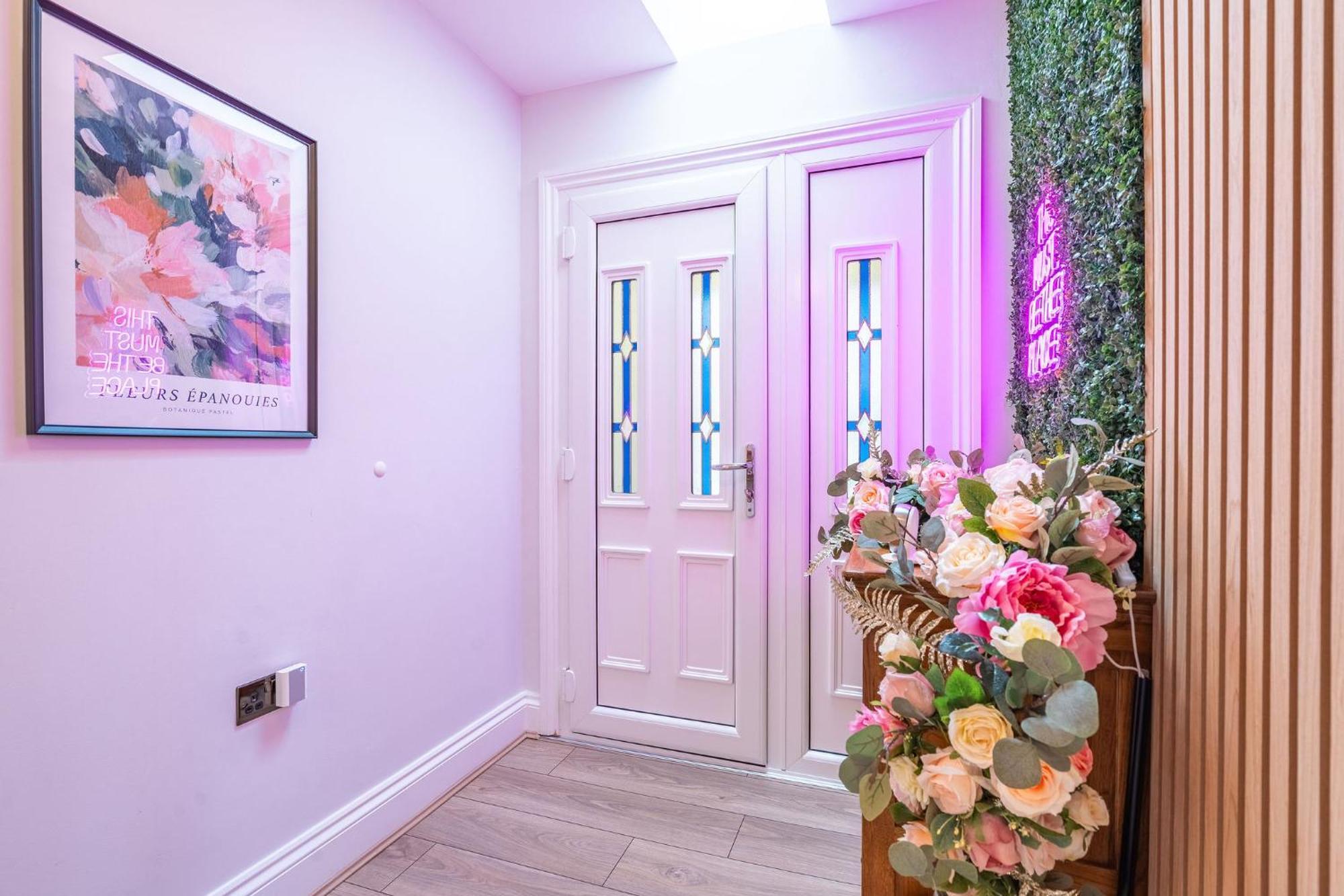 Nature Inspired Bungalow With 3 Rooms - 10 Mins From Manchester Airport Timperley Εξωτερικό φωτογραφία