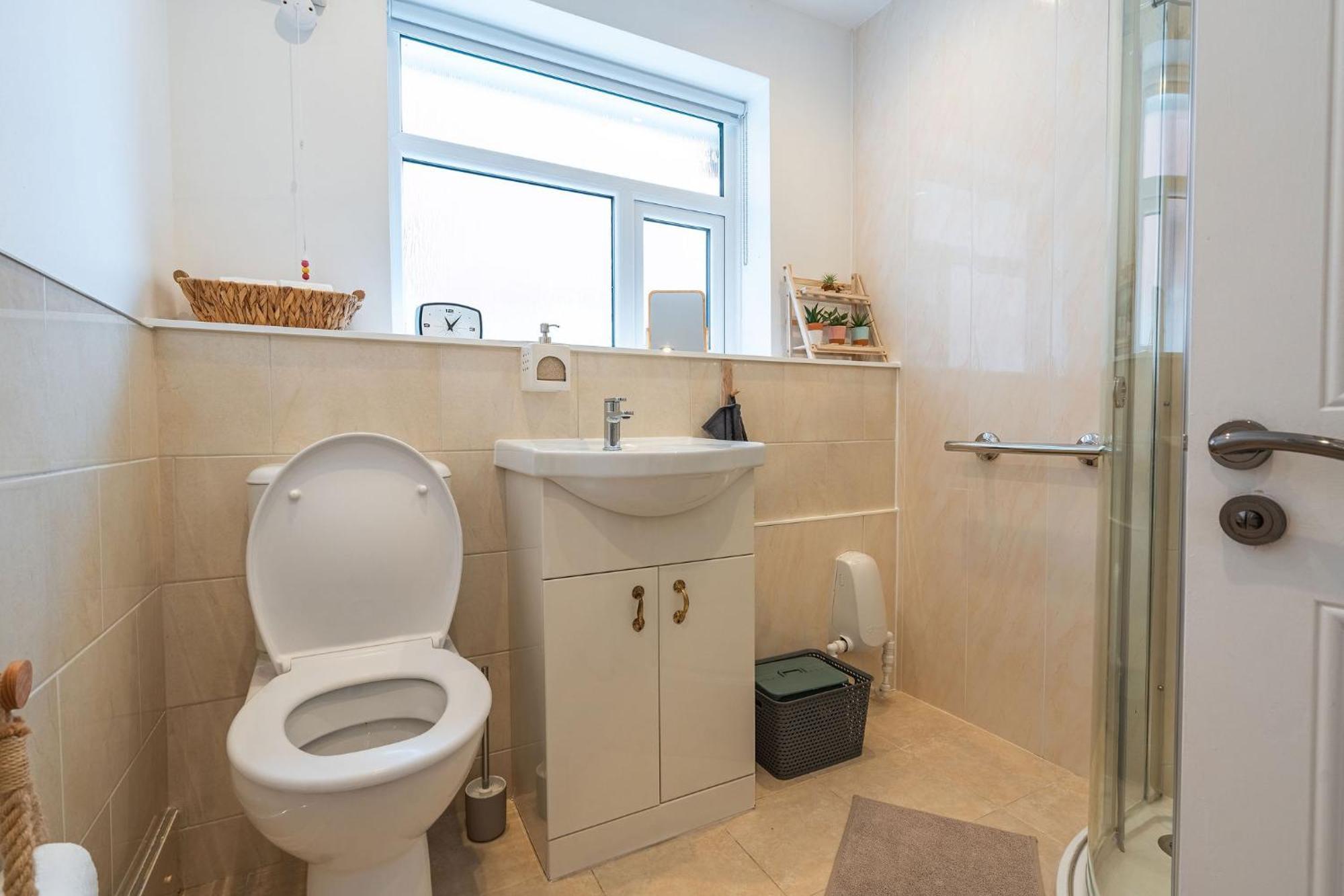 Nature Inspired Bungalow With 3 Rooms - 10 Mins From Manchester Airport Timperley Εξωτερικό φωτογραφία