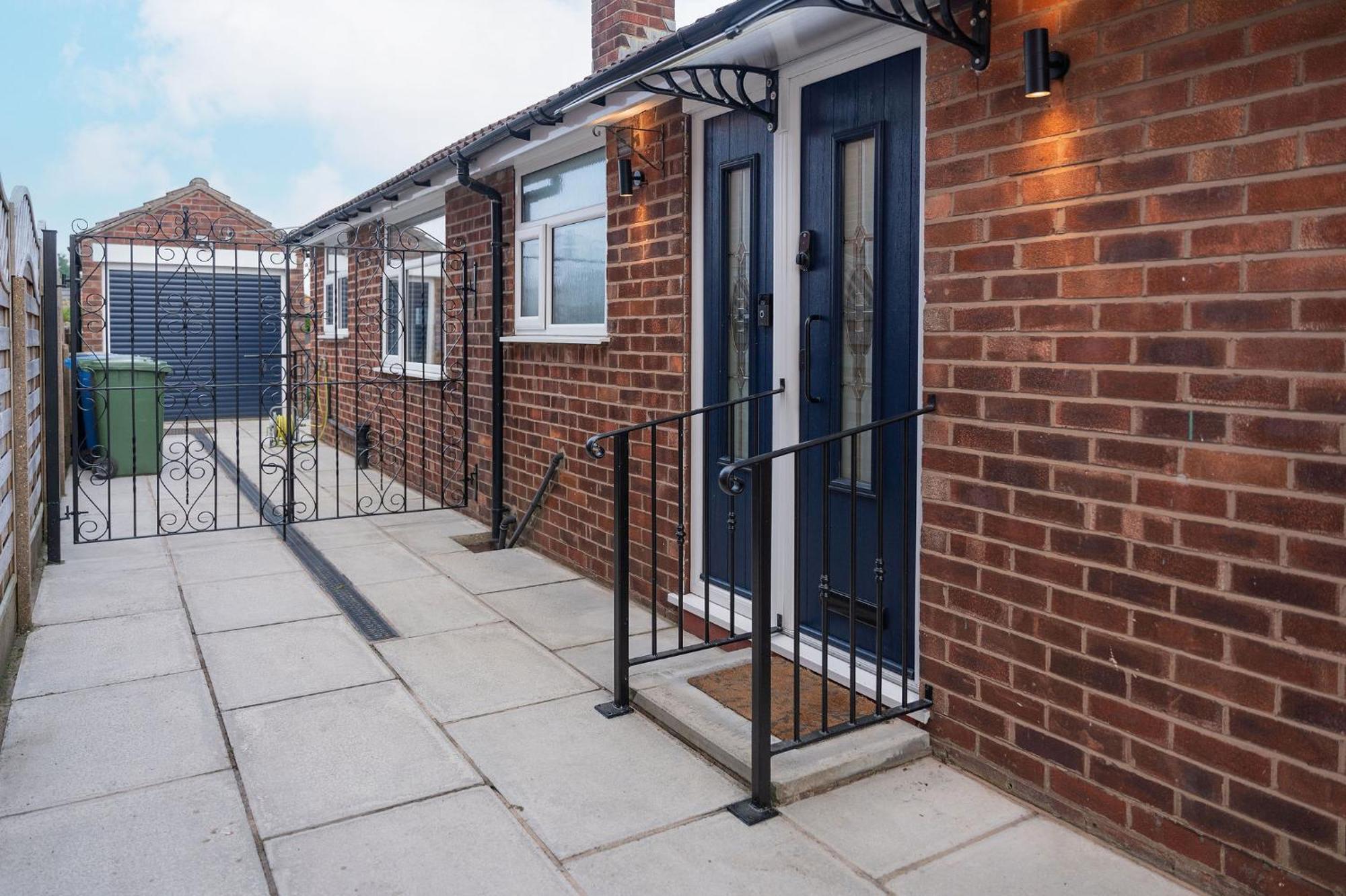Nature Inspired Bungalow With 3 Rooms - 10 Mins From Manchester Airport Timperley Εξωτερικό φωτογραφία