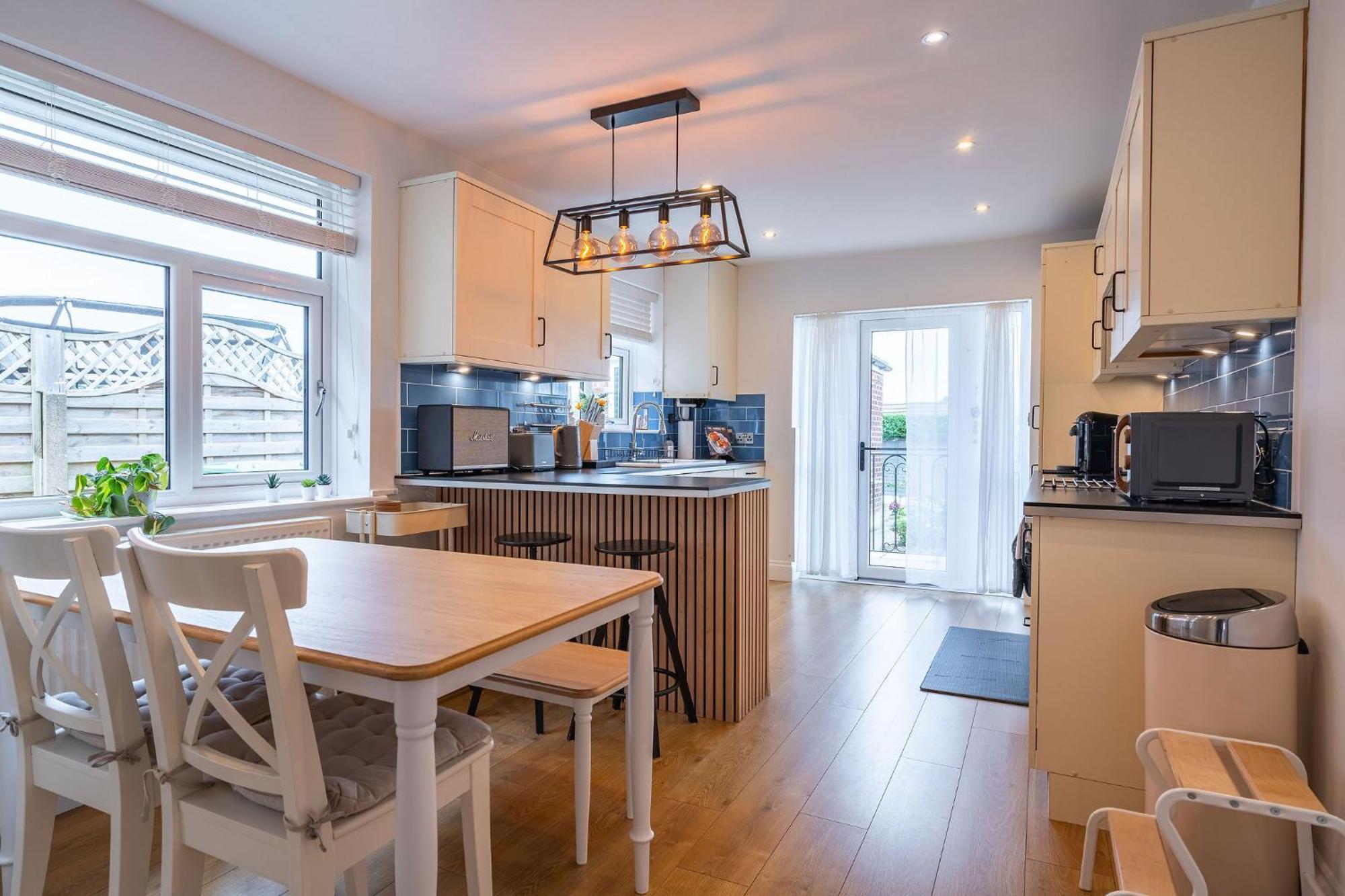 Nature Inspired Bungalow With 3 Rooms - 10 Mins From Manchester Airport Timperley Εξωτερικό φωτογραφία